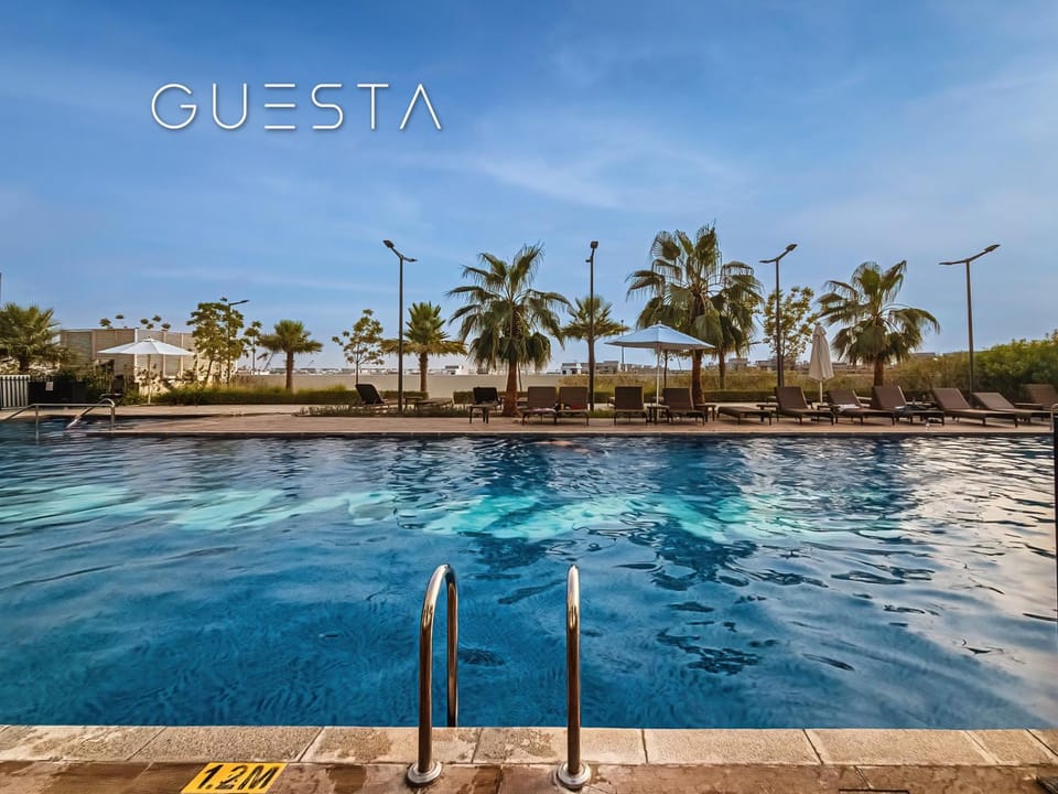 Day, Swimming pool, sunbed