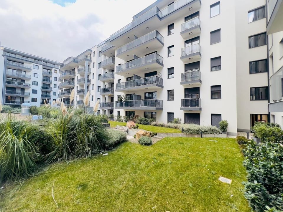 Karzo Property LU 202 Free Garage Apartment in Budapest