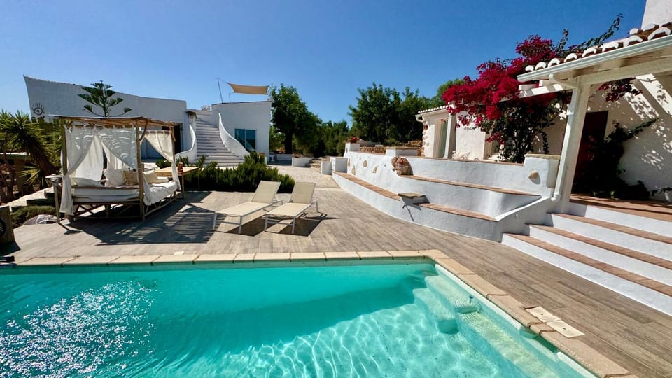 Property building, Patio, Balcony/Terrace, Pool view, Swimming pool, sunbed