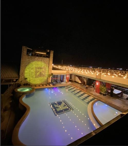 Swimming pool, Swimming pool