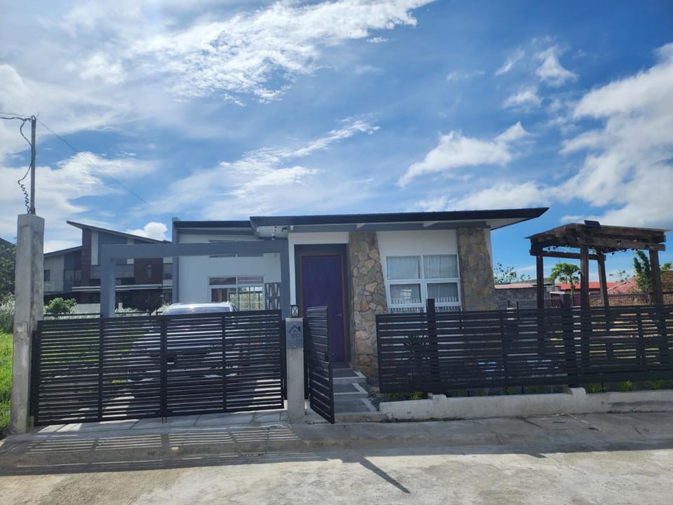Tiny Home in Tagaytay with 500mbps wifi House in Tagaytay