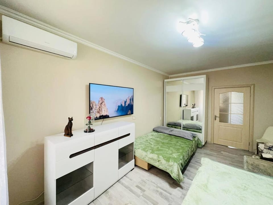 Уют на Карасай Батыра рядом с Вознесенским кафедральным собором и метро Apartment in Almaty