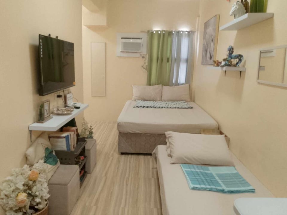 Bed, TV and multimedia, Bedroom, air conditioner