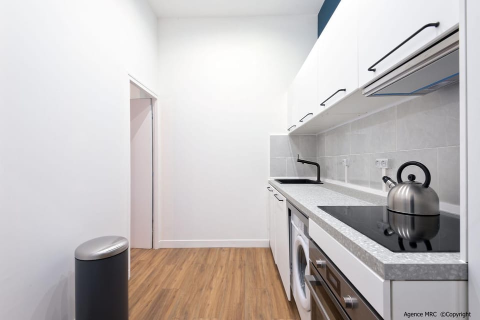 Kitchen or kitchenette, Kitchen or kitchenette, oven, stove