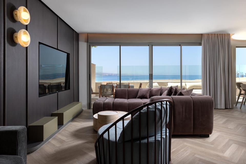 TV and multimedia, Living room, Seating area, Sea view