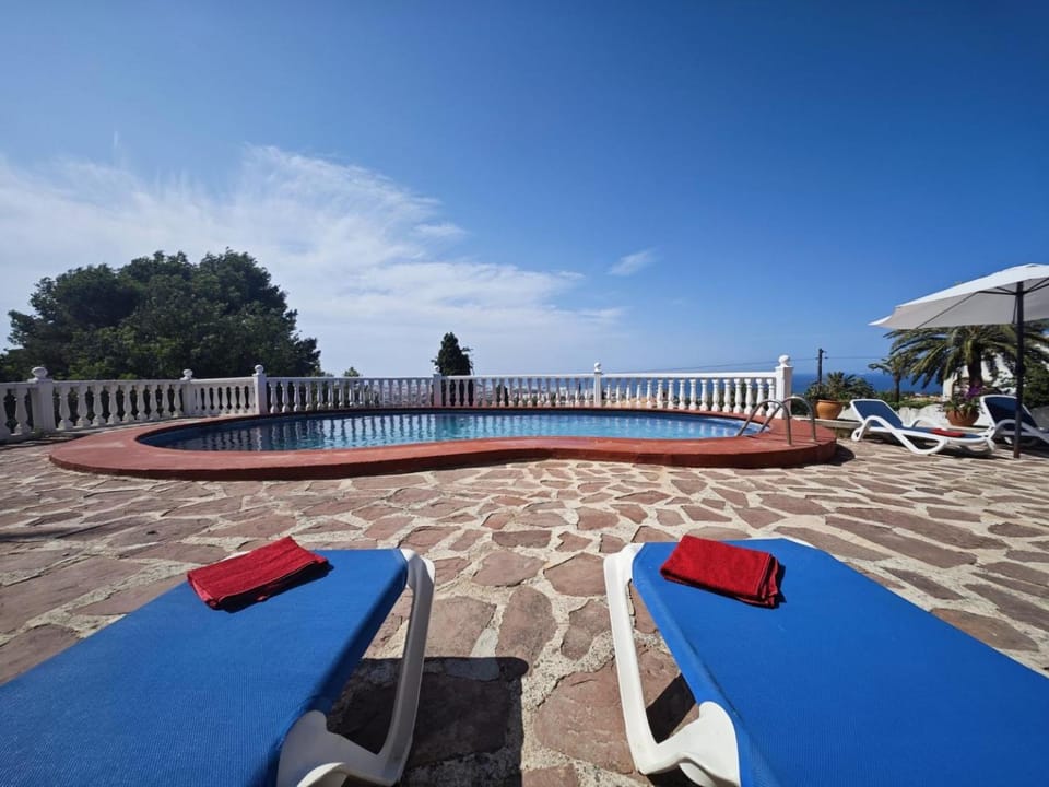 Sea view, Swimming pool, Swimming pool, sunbed