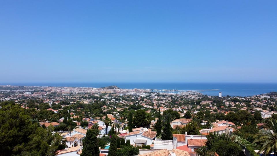 City view, Sea view