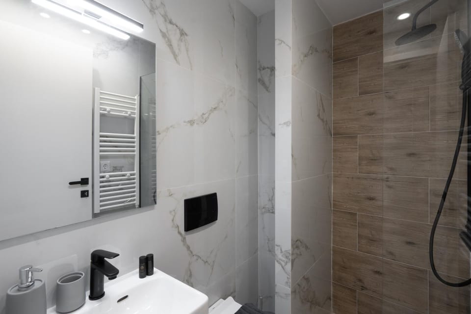 Shower, Bathroom, towels