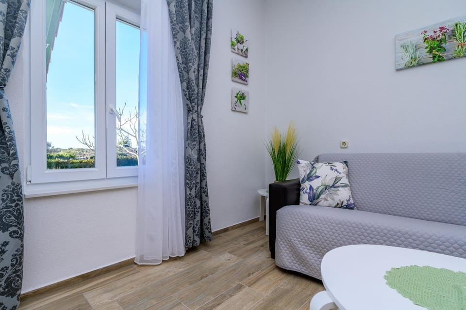 Krcina Holiday Home Apartment in Cres