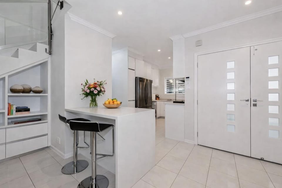 Dining area, oven, pet friendly, stove