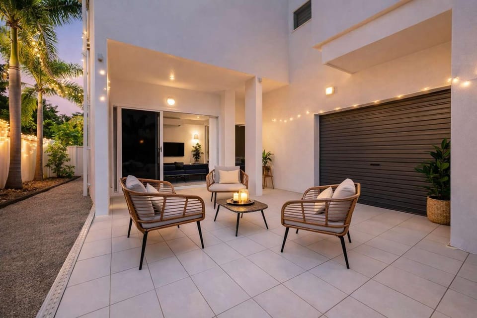 Patio, Seating area, Dining area