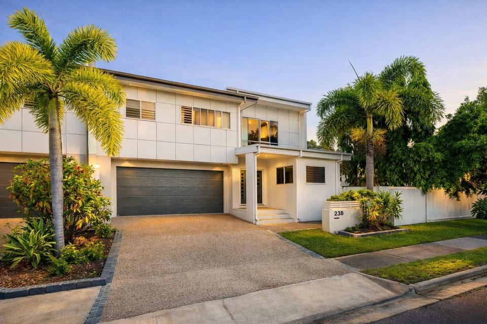 Property building, Garden, Garden view