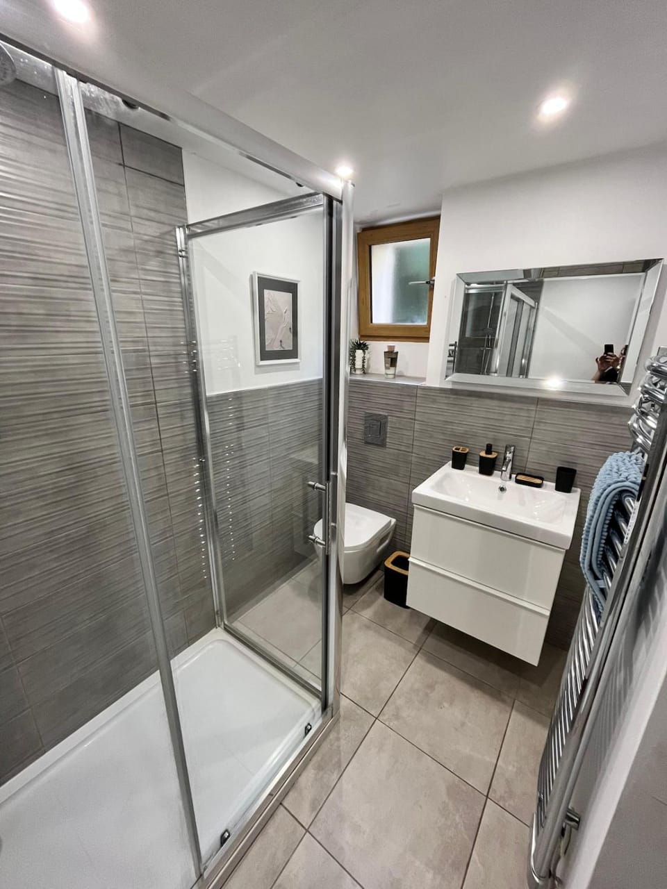 Shower, Toilet, Bathroom, towels