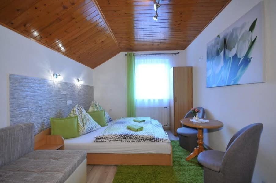 Chalupa pod Troma Korunami House in Lesser Poland Voivodeship