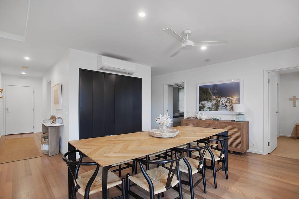 Seating area, Dining area