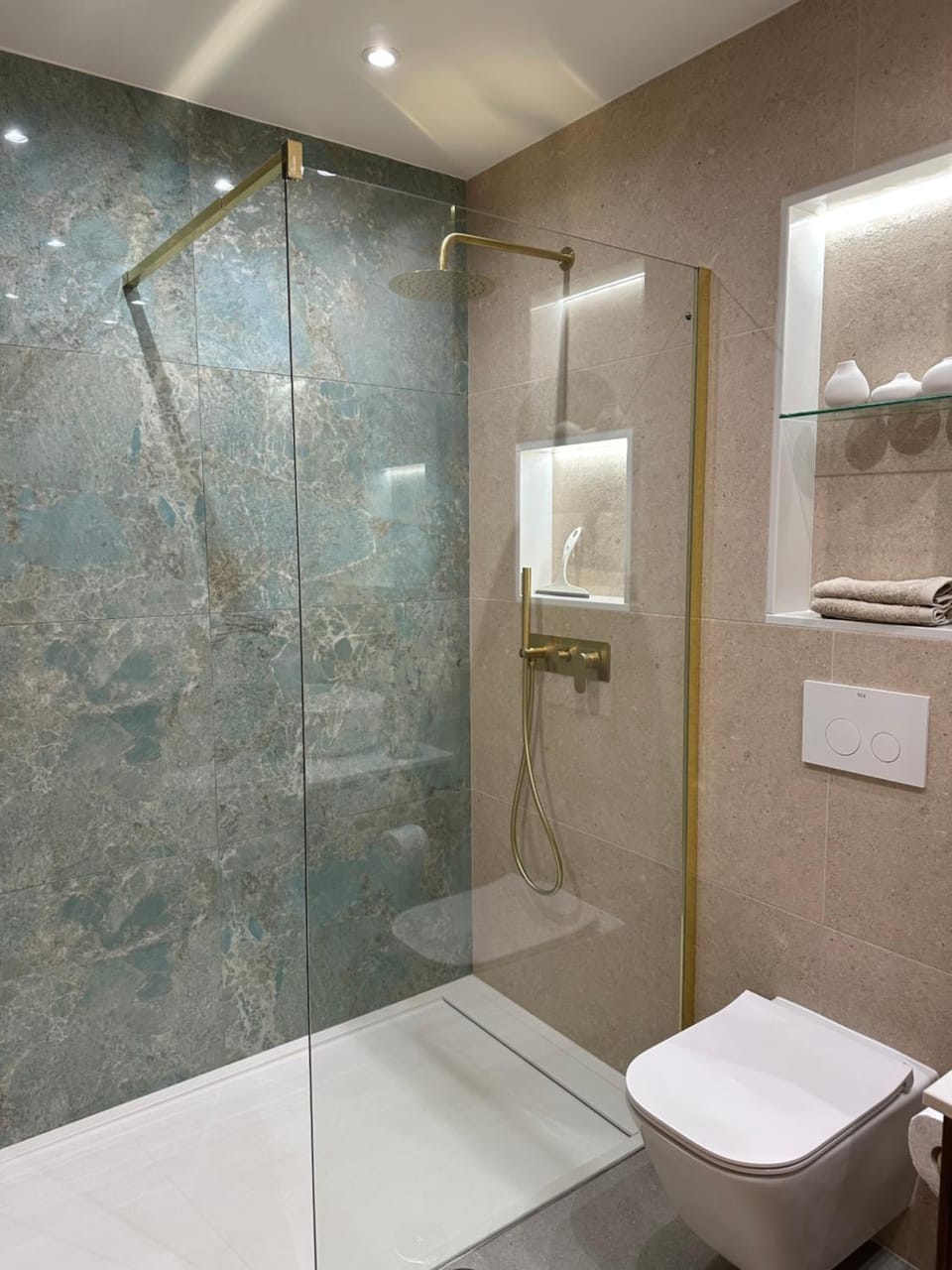 Shower, Bathroom, hair dryier
