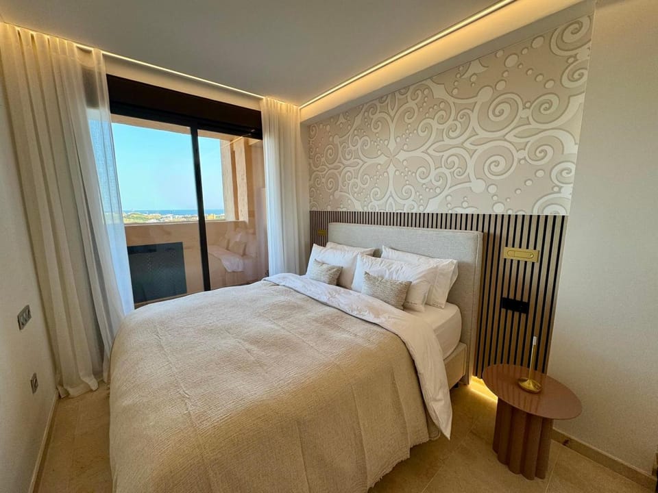 Bedroom, internet
