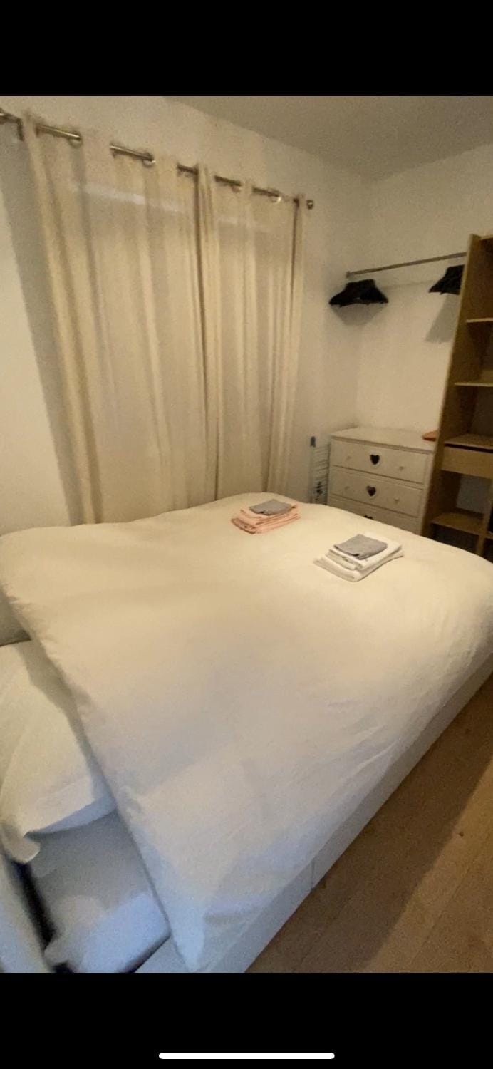 Bed, Bedroom