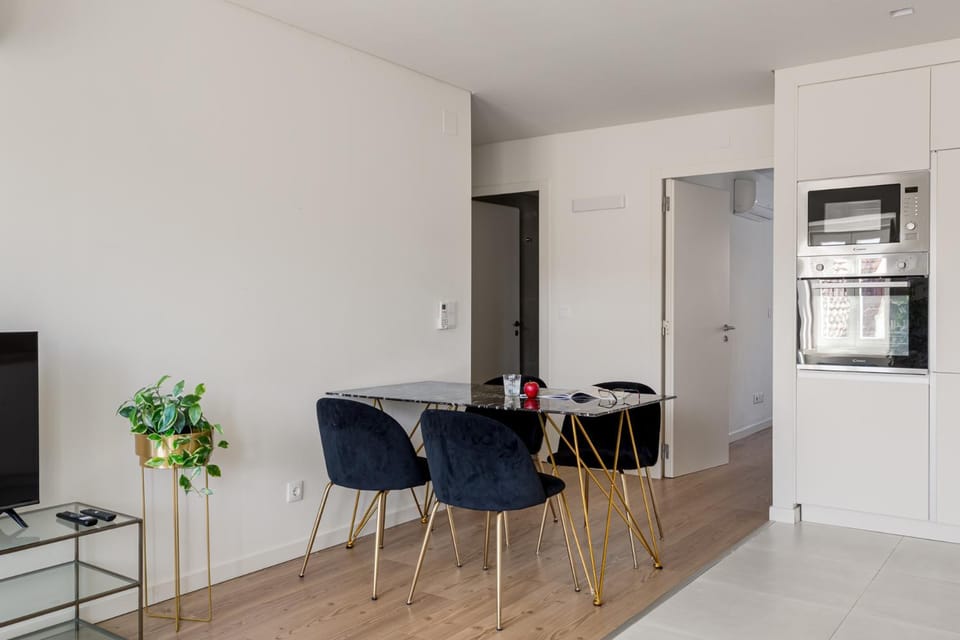 Bright Ajuda Apartment, 2 Bedrooms & AC Apartment in Lisbon