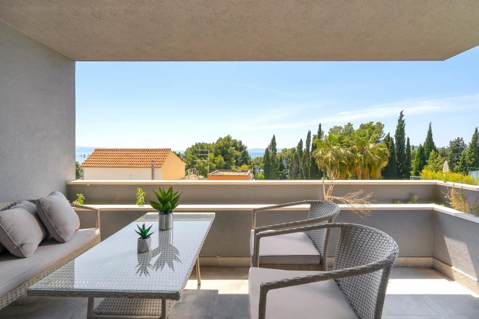 Day, View (from property/room), Balcony/Terrace, Seating area, Dining area