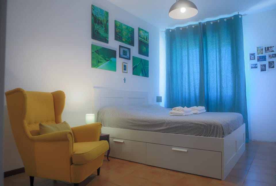 Bed, Photo of the whole room, Bedroom