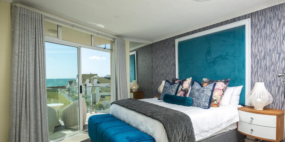 Bed, View (from property/room), Balcony/Terrace, Photo of the whole room, Sea view