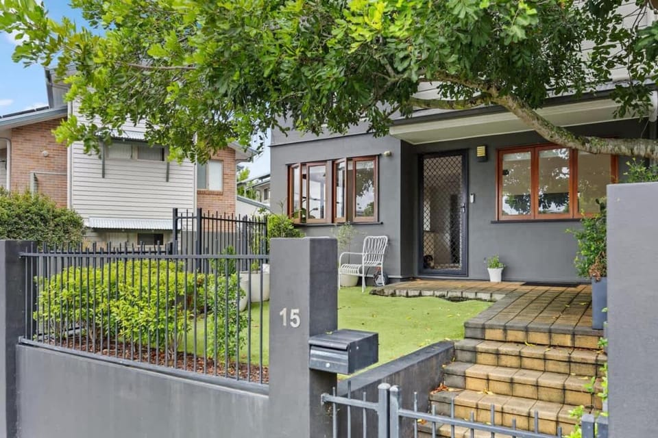 Property building, Patio, Facade/entrance, Garden, Garden view