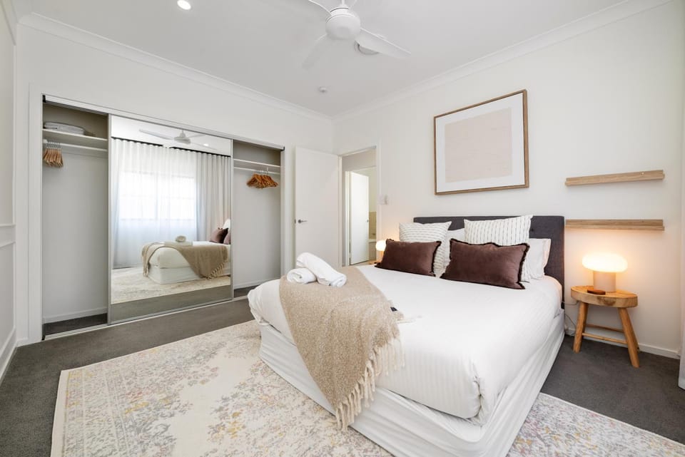 Bed, Photo of the whole room, Bedroom, wardrobe