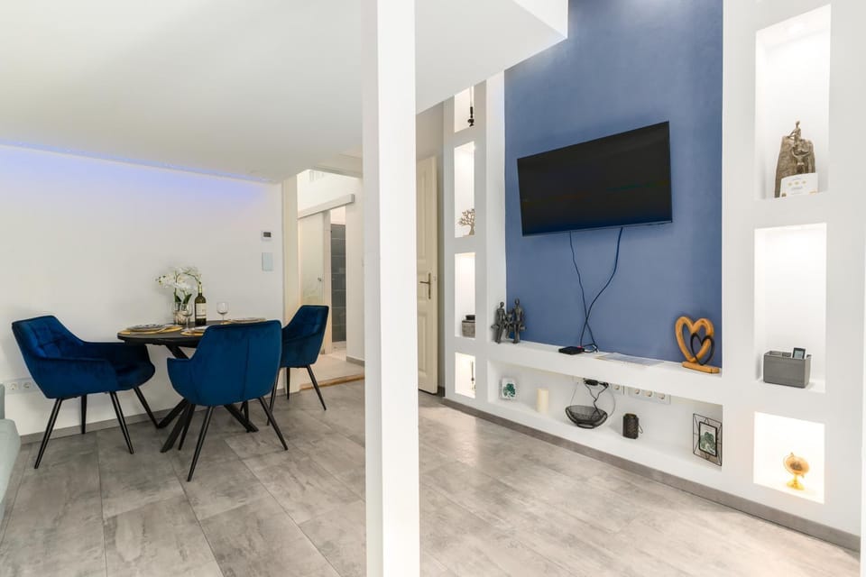 TV and multimedia, Living room, Dining area