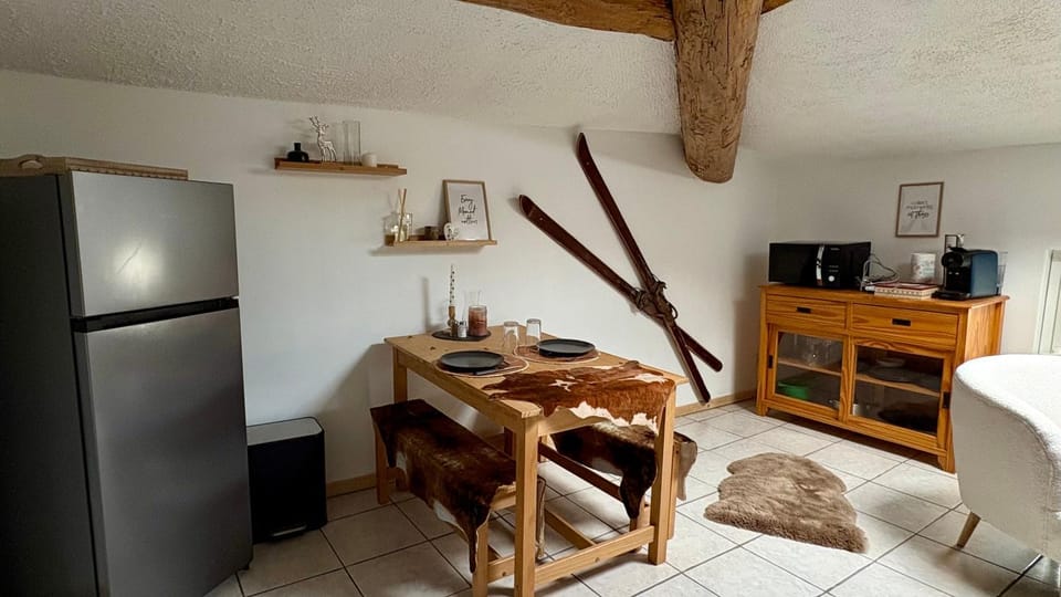 Coffee/tea facilities, Dining area
