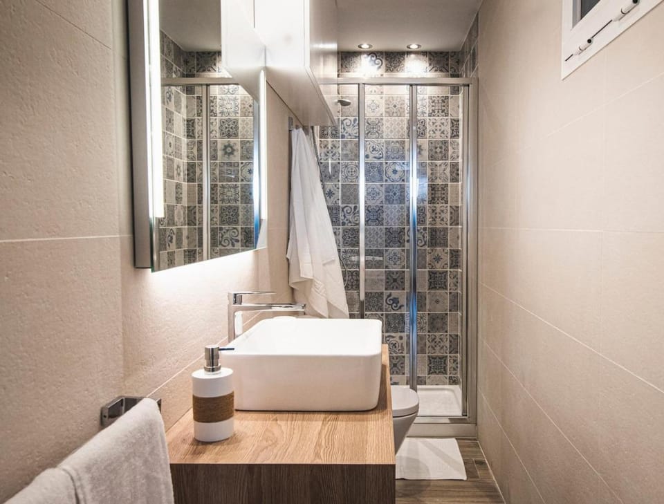 Shower, Bathroom, towels