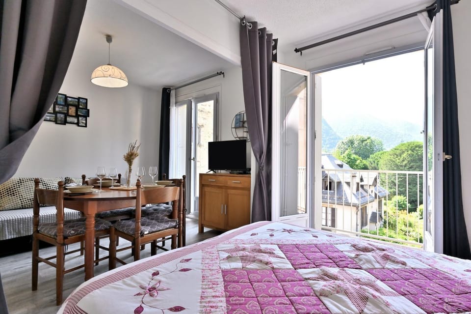 Property building, Living room, Bedroom