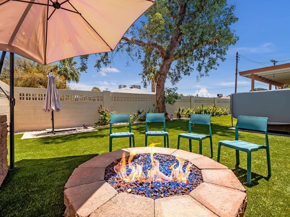 5BR Sleeps 10 Hot Tub Fire Pit Games & Walk to ASU House in Tempe