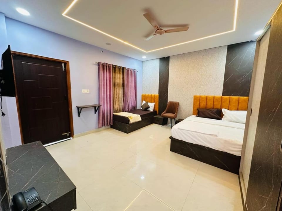 Bathroom, Bedroom, Family, room service, soundproof, towels, VIP