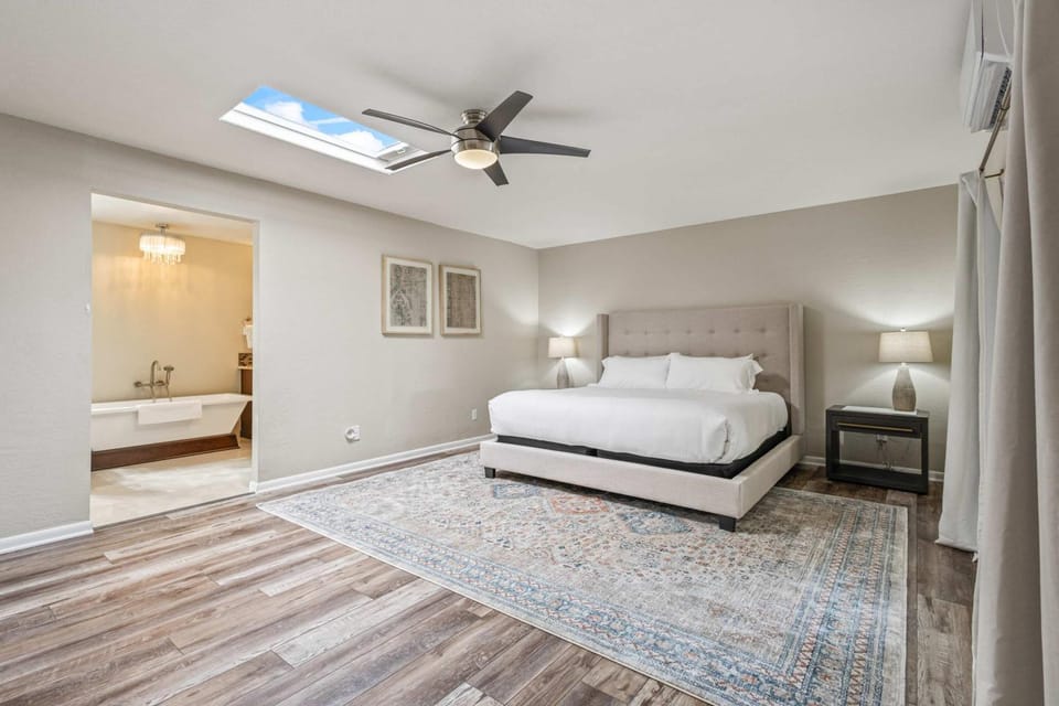 Scottsdale Clubhouse - For 10 House in Scottsdale