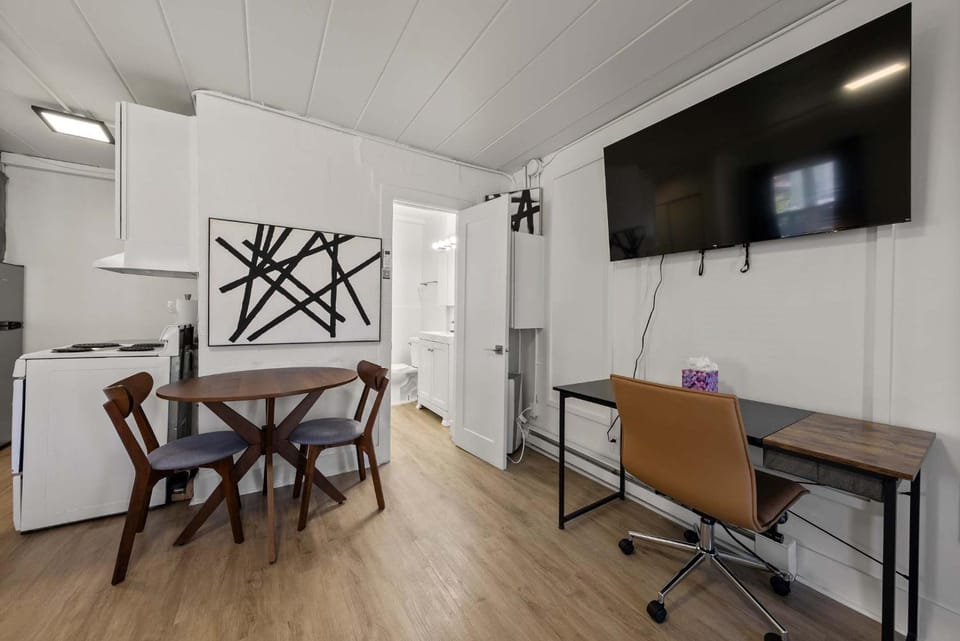 Chic City Retreat 99 For 2 Apartment in Ohio