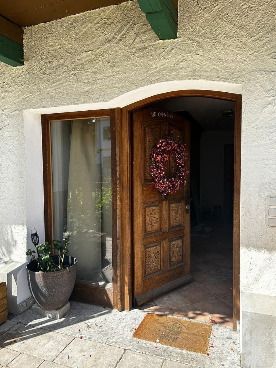 Facade/entrance