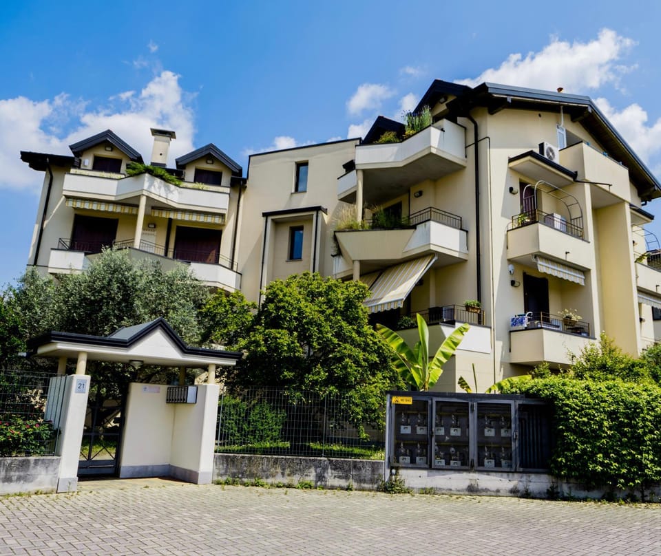 Property building, Quiet street view