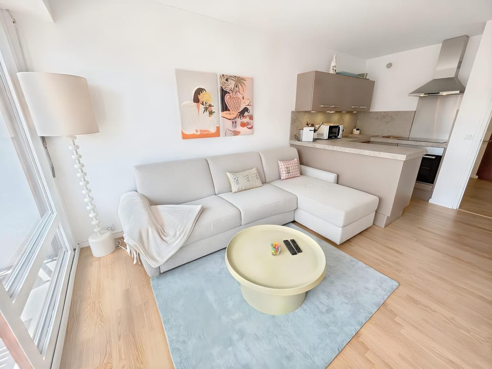 Kitchen or kitchenette, Living room