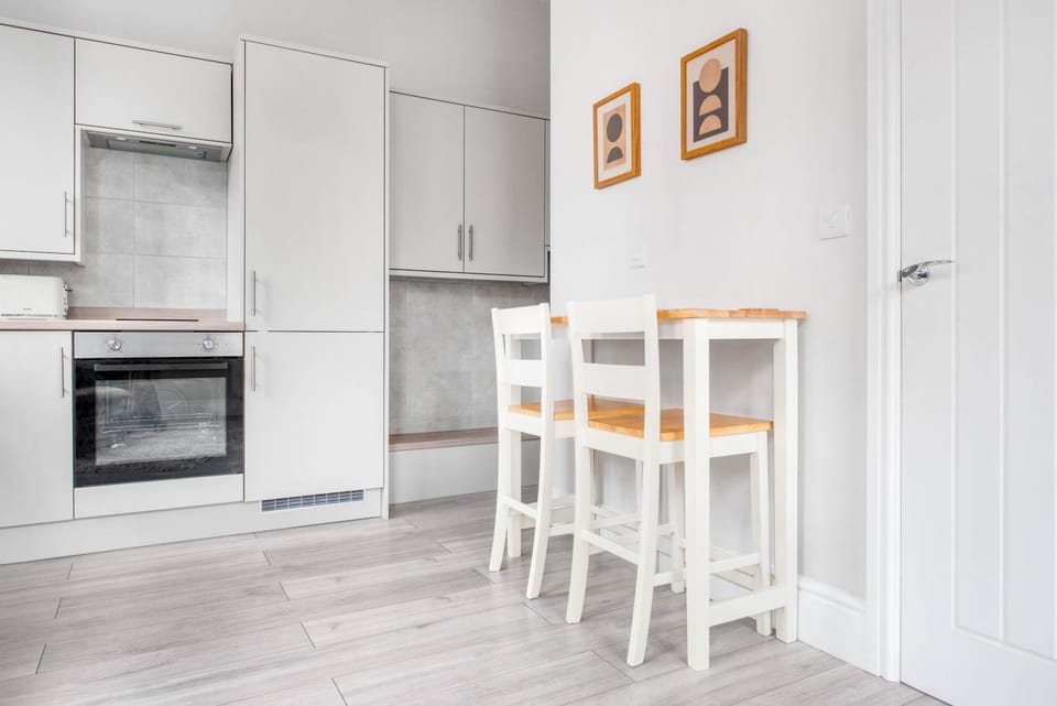 Dining area, oven, stove