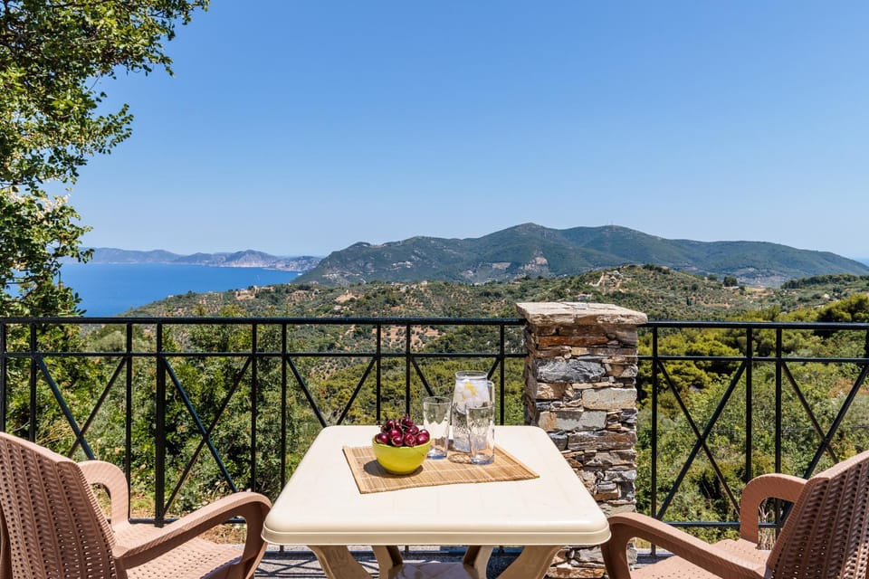 Patio, Natural landscape, View (from property/room), Balcony/Terrace, Dining area, Mountain view, Sea view