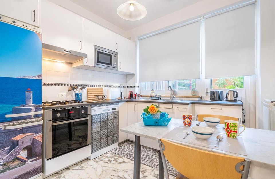 Kitchen or kitchenette, Dining area, dishwasher, oven