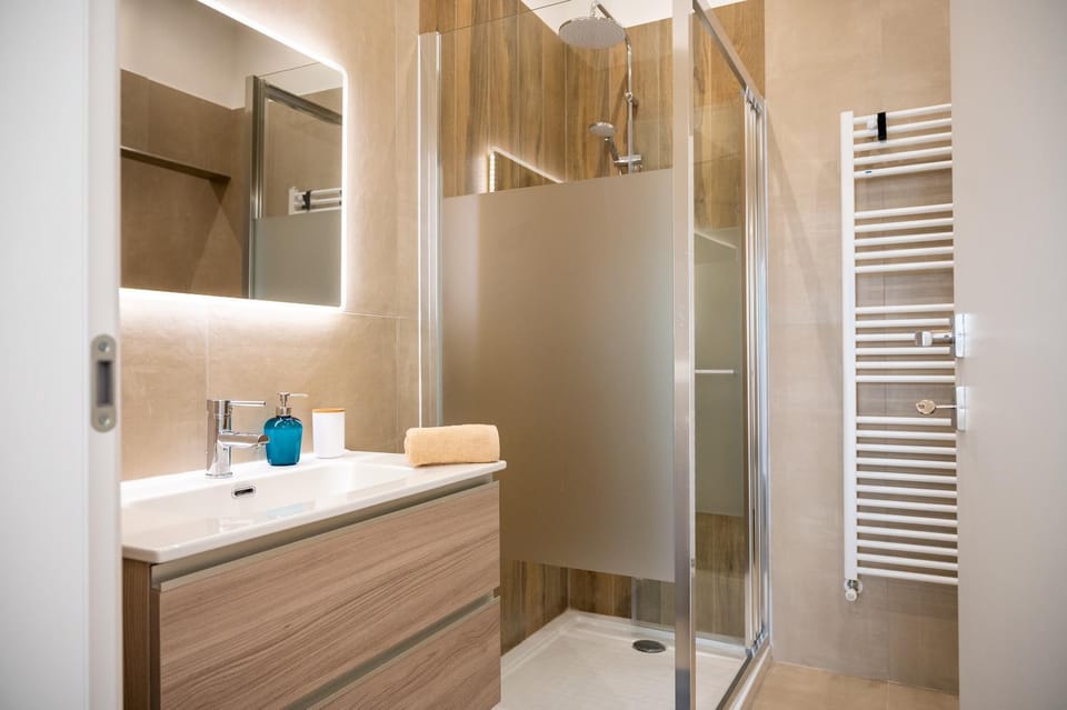 Shower, Bathroom, towels