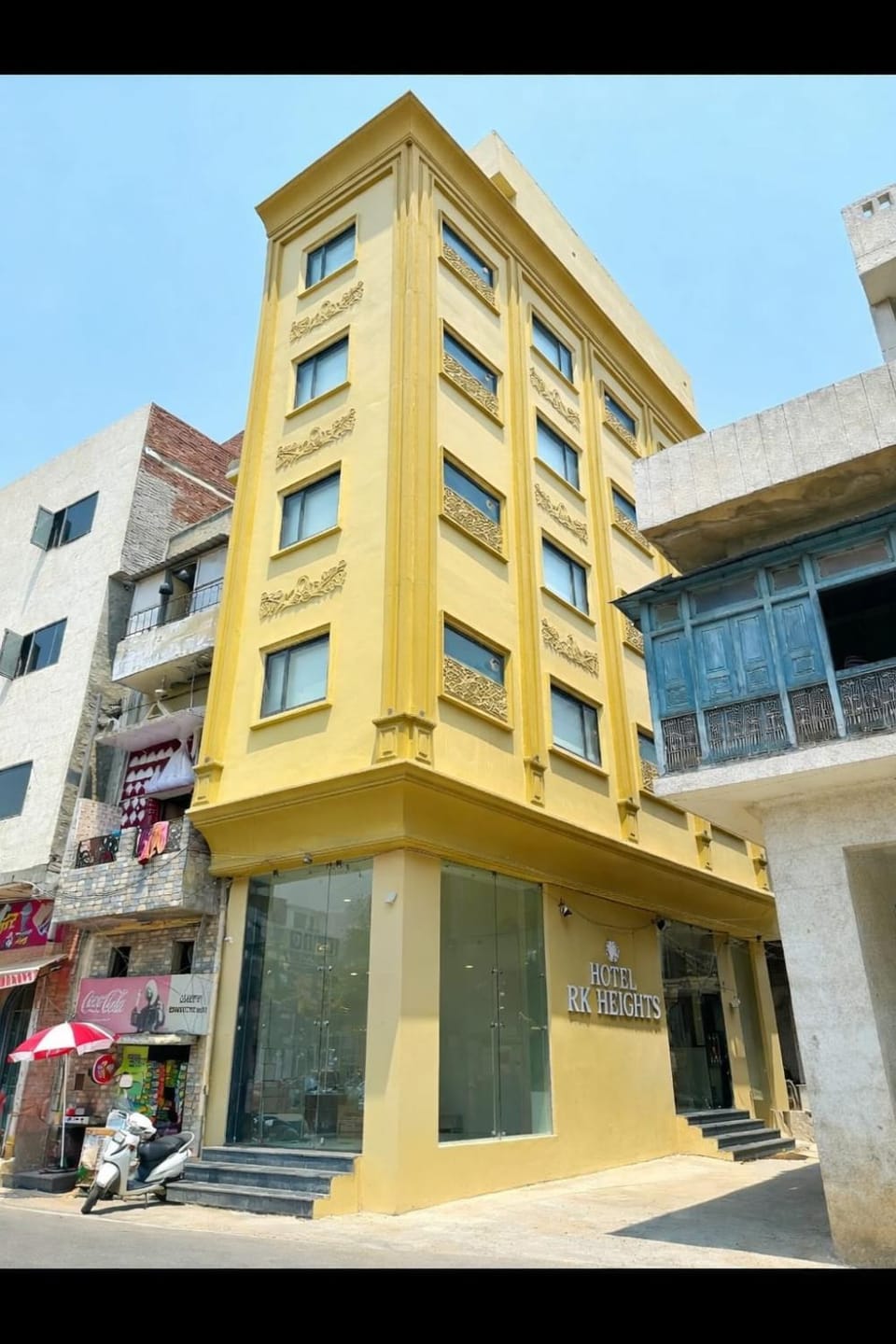 Facade/entrance