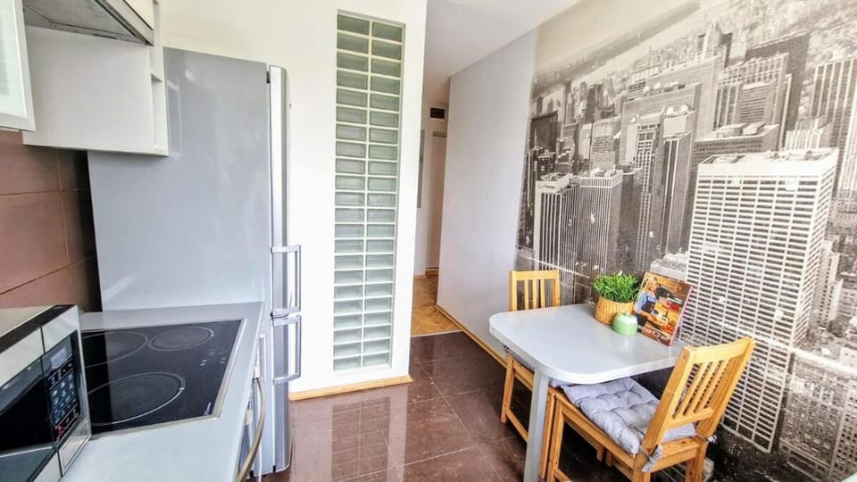 Kitchen or kitchenette, oven