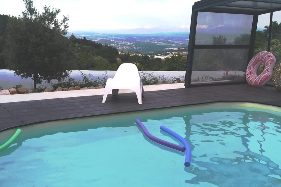 Les Gîtes de Combalat Piscine couverte à proximité de Peaugres Apartment in Auvergne-Rhône-Alpes