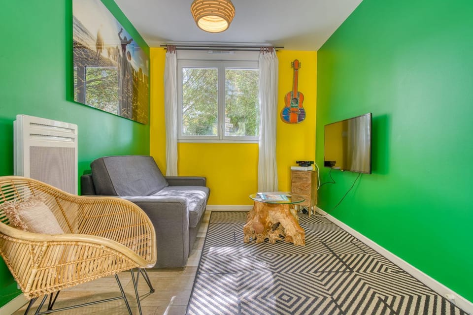 TV and multimedia, Seating area
