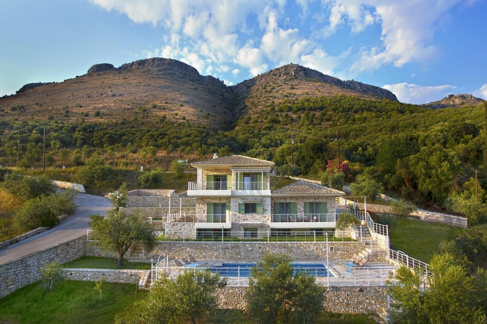 Bird's eye view, BBQ facilities, Garden, Balcony/Terrace, Beach, Mountain view, Sea view, Swimming pool