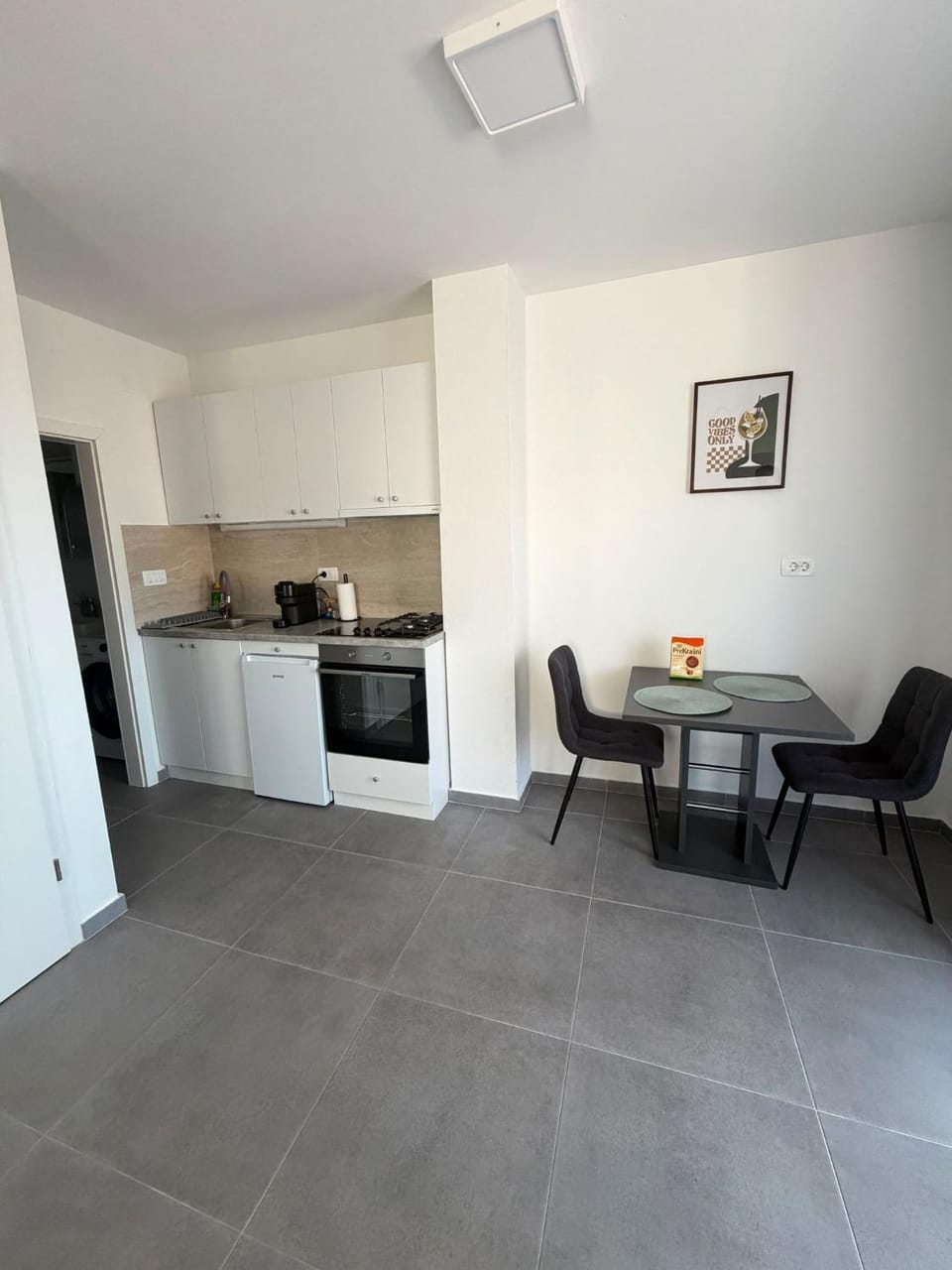Kitchen or kitchenette, Seating area, Dining area