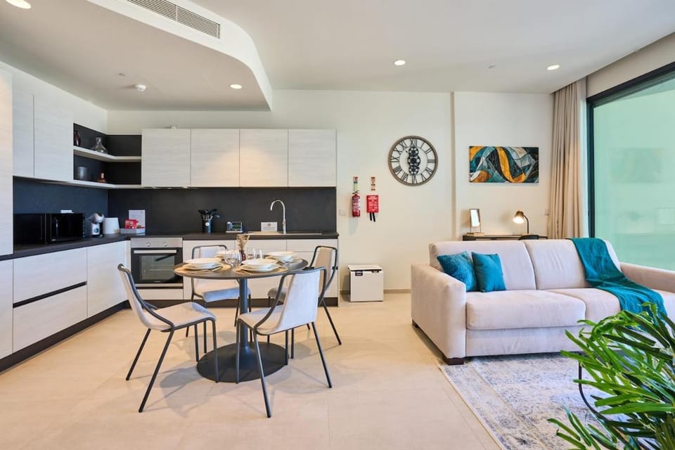 Living room, Dining area
